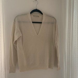 Everlane Cashmere V-Neck Sweater in Ivory